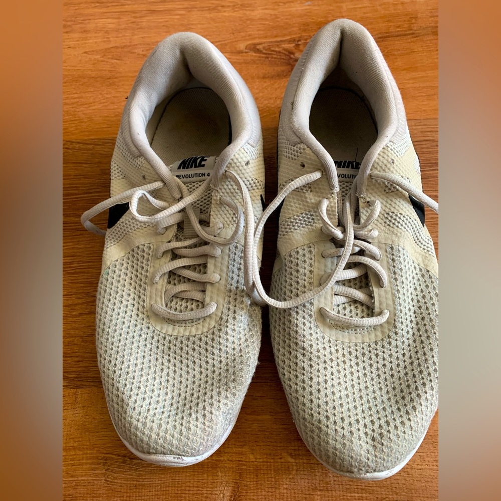 Men’s Nike Revolution 4, Size 11